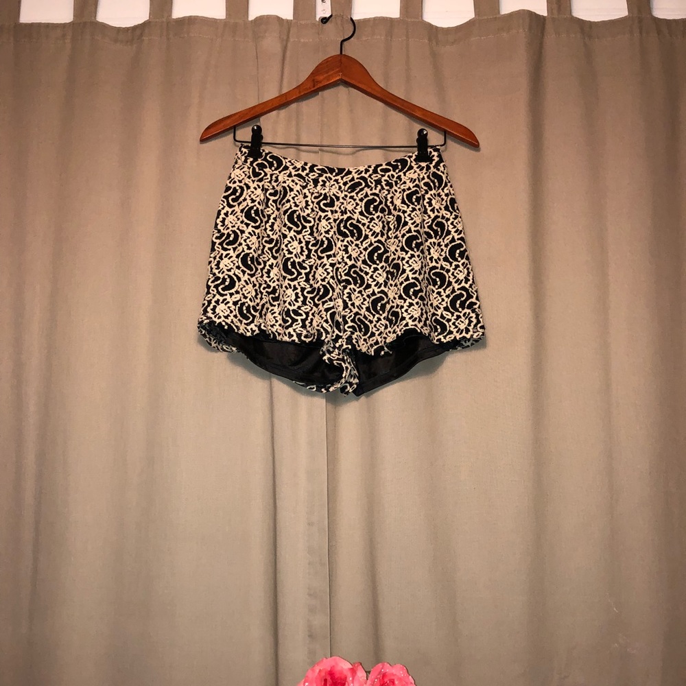 High waisted, semi casual shorts